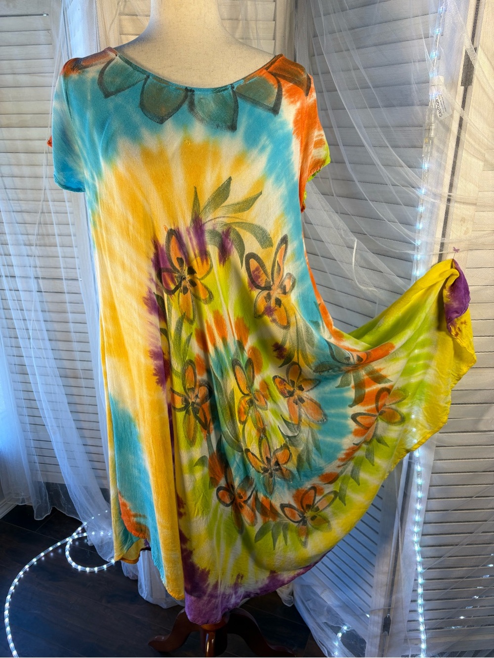 Source Unknown Multicolor Tie-Dye Maxi Dress with Floral Motif